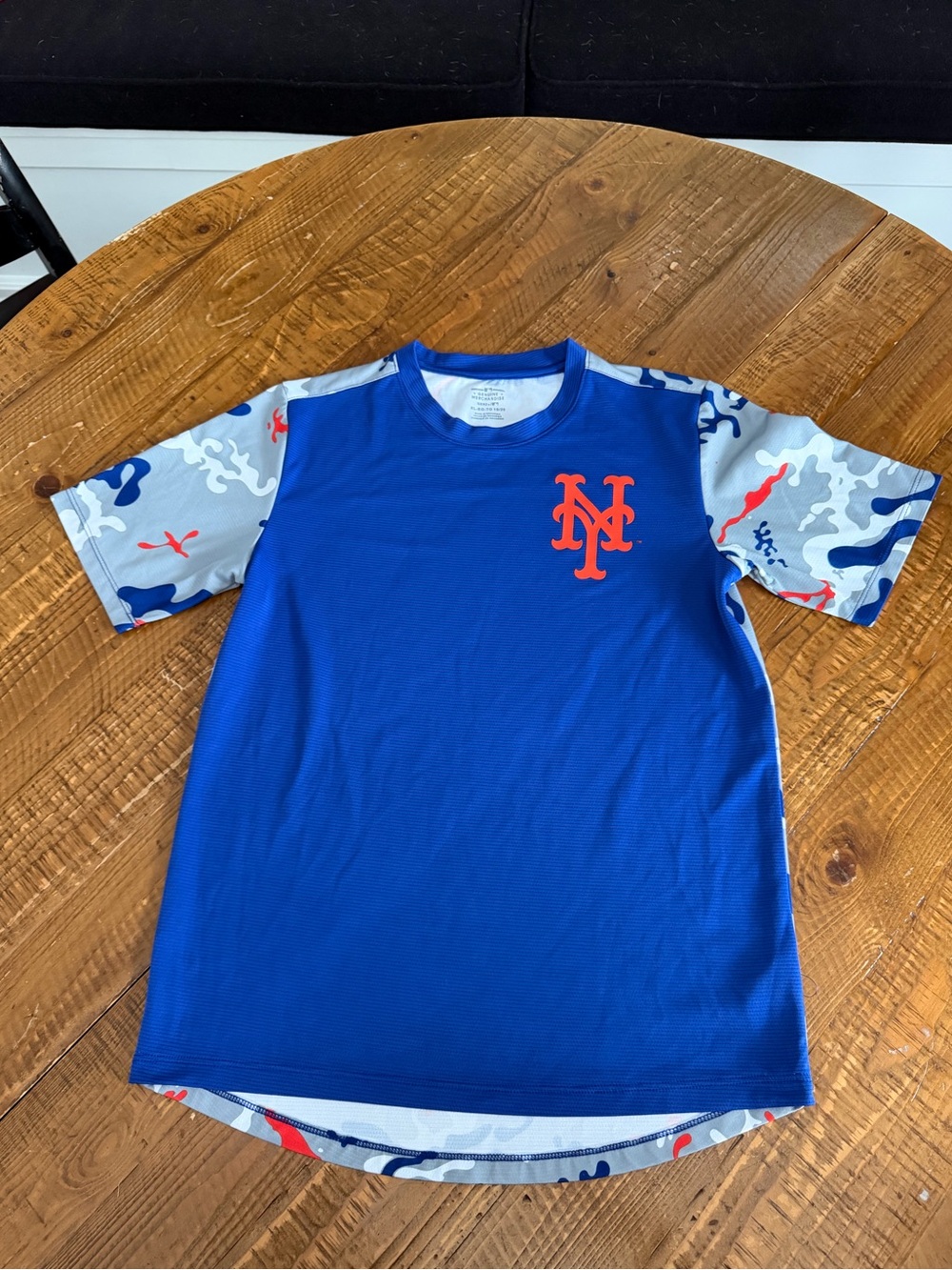 Youth XL (18-20) NY Mets Shirt (jersey material)
EUC